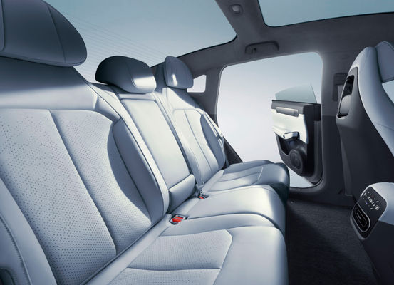 O pulo C01 viaja de automóvel o carro elétrico 525-717KM que 4 portas 5 assentam a carga 0.67H rápida