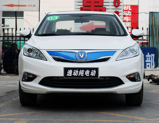 Carro compacto do sedan dos assentos das portas 5 de Changan Eado EV460 365-405KM Changan EV 5