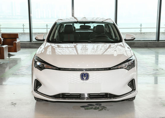 Carro compacto do sedan dos assentos das portas 5 de Changan Eado EV460 365-405KM Changan EV 5