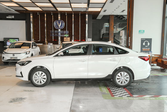 Carro compacto do sedan dos assentos das portas 5 de Changan Eado EV460 365-405KM Changan EV 5