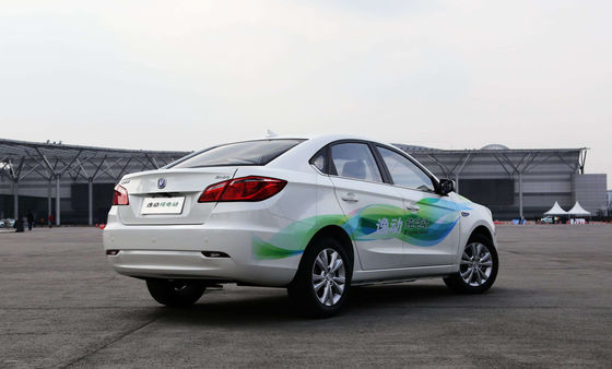 Carro compacto do sedan dos assentos das portas 5 de Changan Eado EV460 365-405KM Changan EV 5