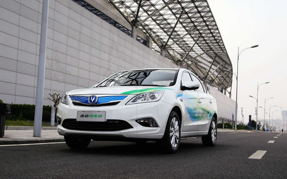 Carro compacto do sedan dos assentos das portas 5 de Changan Eado EV460 365-405KM Changan EV 5