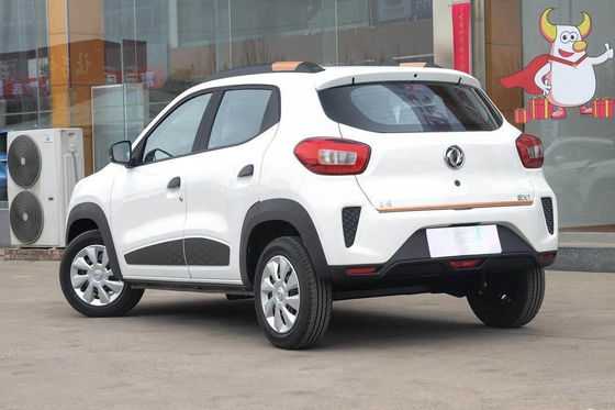 5 portas 4 assentam o veículo elétrico 330KM Dongfeng Fengshen Ex1 do motor de Dongfeng
