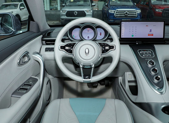 Portas elétricas puras de Cat Midsize Car 555-705KM do relâmpago de ORA 4 5 assentos