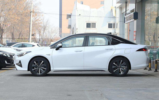O carro elétrico 510KM do sedan de Guangqi Yilue EA6 4 portas 5 assenta a carga 0.78H rápida