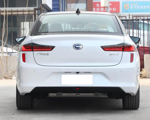O carro elétrico 510KM do sedan de Guangqi Yilue EA6 4 portas 5 assenta a carga 0.78H rápida