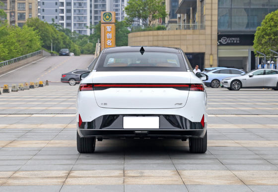 Carros elétricos 450-550KM compactos de XiaoPeng P5 2022 4 portas 5 assentos