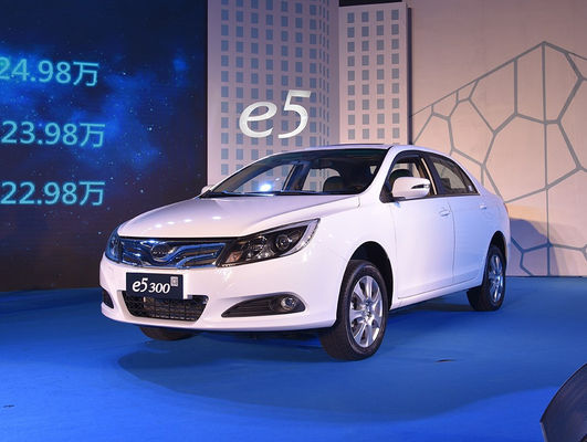 Portas elétricas puras do elevado desempenho de 305KM 400KM BYD E5 EV 4 5 assentos