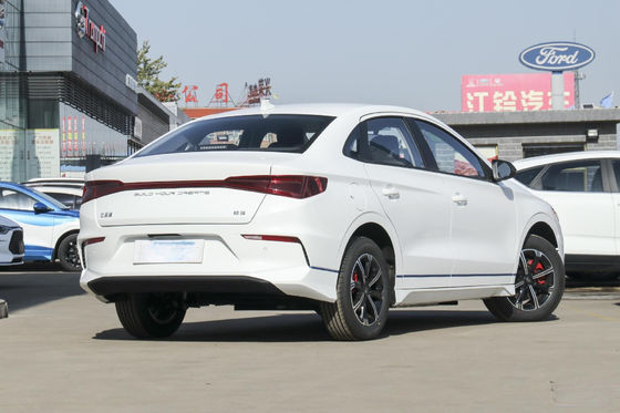 Padrão oficial 401KM do carro elétrico do sedan de E3 Byd 4 portas 5 assentos